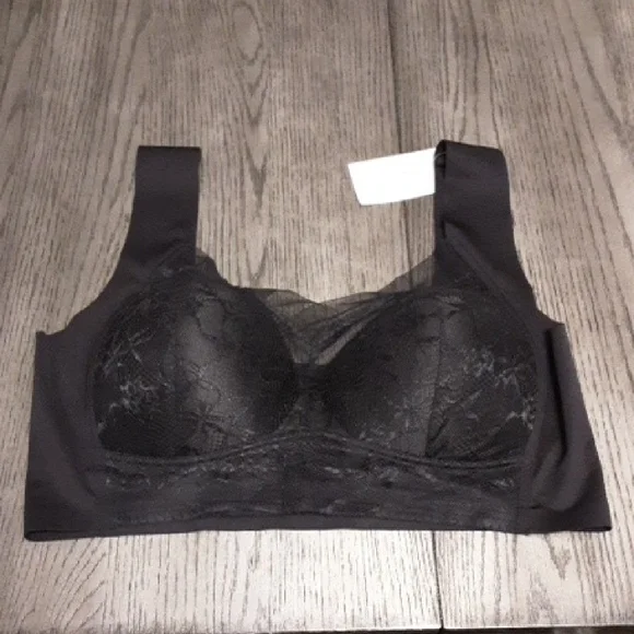 Elegant Black Lace Bra - Picture 1 of 8